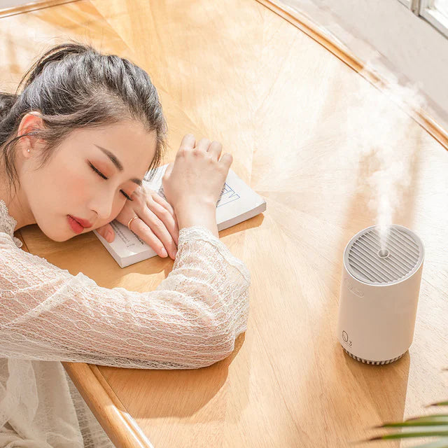 Mini Car Humidifier &amp; Aroma Diffuser — USB Cool-Mist Refresher